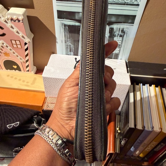 ⭐️⭐️Vintage Gucci GG Marmont Long Zip-around Wallet - Picture 5 of 13